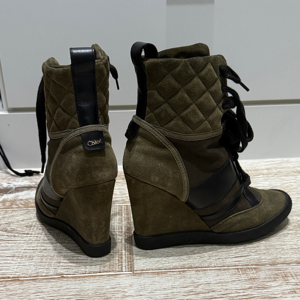 Chic Olive Wedge Boots by Chloe